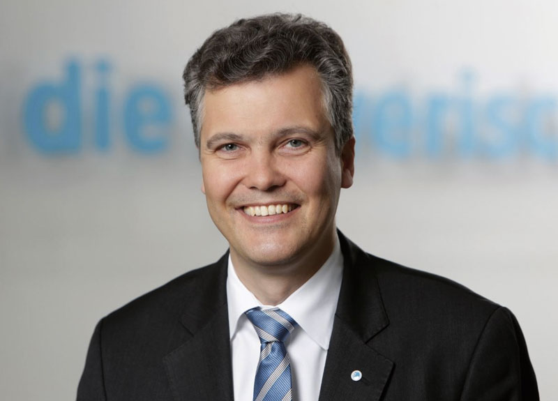 Dr. Herbert Schneidemann, Vorstandsvorsitzender der Versicherungsgruppe die Bayerische